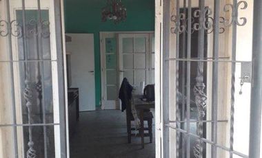 Vende casa y galpon excelente ubicación