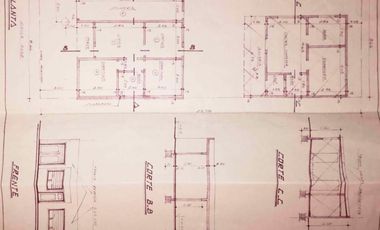 Casa venta multifamiliar. Son 2 casas en el mismo lote, frente y fondo. 3 y 4 ambientes cada una