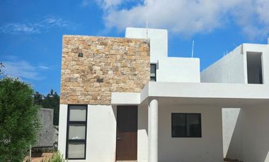 Casa en venta con alberca cerca de la playa en Mérida