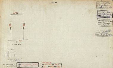 Venta casa con patio a reciclar o terreno Liniers.