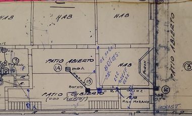 Venta casa con patio a reciclar o terreno Liniers.