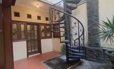 Disewakan Rumah Asri Margorejo Indah, Dalam Cluster Eksklusif, Kamar AC, Shower Panas/Dingin, 150Jt/Th