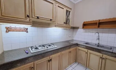 Disewakan Rumah Asri Margorejo Indah, Dalam Cluster Eksklusif, Kamar AC, Shower Panas/Dingin, 150Jt/Th