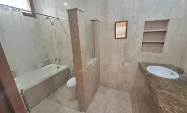 Disewakan Rumah Asri Margorejo Indah, Dalam Cluster Eksklusif, Kamar AC, Shower Panas/Dingin, 150Jt/Th