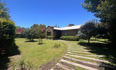 Casa en venta de 3 dormitorios, con Jardín y Piscina en Ibarlucea, Centro