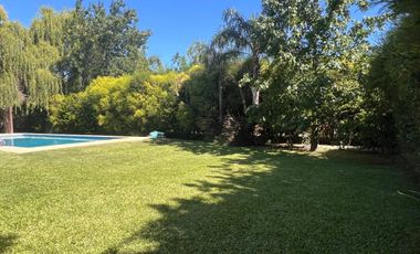 Casa en venta de 3 dormitorios, con Jardín y Piscina en Ibarlucea, Centro