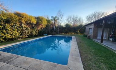 Casa en venta de 3 dormitorios, con Jardín y Piscina en Ibarlucea, Centro