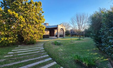 Casa en venta de 3 dormitorios, con Jardín y Piscina en Ibarlucea, Centro