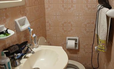 Departamento en  la calle Quintana entre Del Valle Iberlucea y Av. Hipólito Yrigoyen, Lanús Oeste.