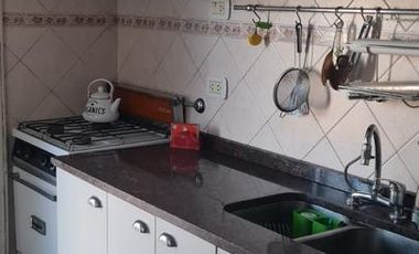 Departamento en  la calle Quintana entre Del Valle Iberlucea y Av. Hipólito Yrigoyen, Lanús Oeste.