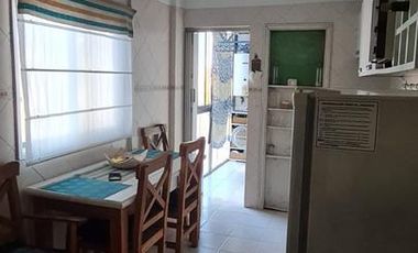 Departamento en  la calle Quintana entre Del Valle Iberlucea y Av. Hipólito Yrigoyen, Lanús Oeste.