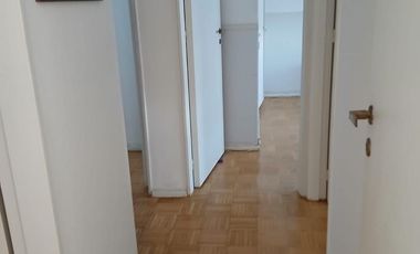 Departamento en  la calle Quintana entre Del Valle Iberlucea y Av. Hipólito Yrigoyen, Lanús Oeste.