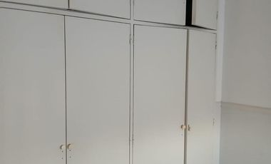 Departamento en  la calle Quintana entre Del Valle Iberlucea y Av. Hipólito Yrigoyen, Lanús Oeste.