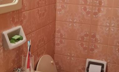 Departamento en  la calle Quintana entre Del Valle Iberlucea y Av. Hipólito Yrigoyen, Lanús Oeste.