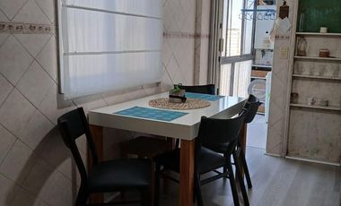 Departamento en  la calle Quintana entre Del Valle Iberlucea y Av. Hipólito Yrigoyen, Lanús Oeste.