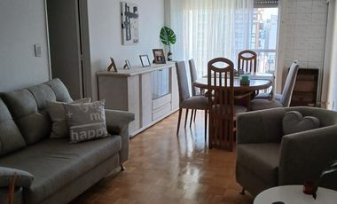 Departamento en  la calle Quintana entre Del Valle Iberlucea y Av. Hipólito Yrigoyen, Lanús Oeste.