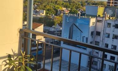 Departamento en  la calle Quintana entre Del Valle Iberlucea y Av. Hipólito Yrigoyen, Lanús Oeste.