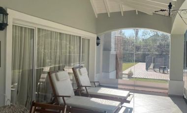 Casa en Abril Club De Campo