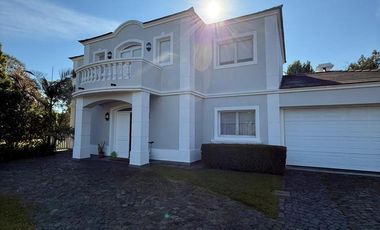 Casa en Abril Club De Campo