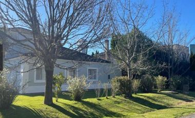 Casa en Abril Club De Campo