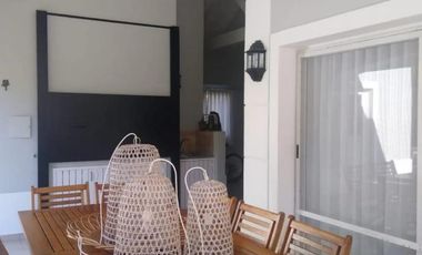 Casa en Abril Club De Campo