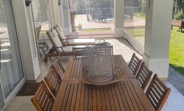 Casa en Abril Club De Campo