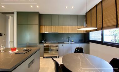 Casa  en venta en Greenville  de 7 ambientes con pileta con detalles de categoria !