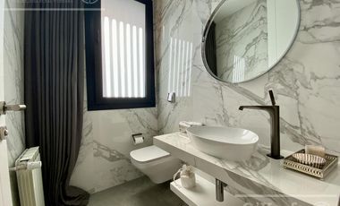 Casa  en venta en Greenville  de 7 ambientes con pileta con detalles de categoria !