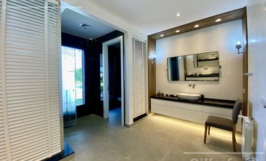 Casa  en venta en Greenville  de 7 ambientes con pileta con detalles de categoria !