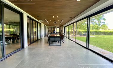 Casa  en venta en Greenville  de 7 ambientes con pileta con detalles de categoria !