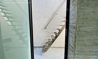 Casa  en venta en Greenville  de 7 ambientes con pileta con detalles de categoria !