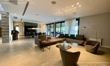 Casa  en venta en Greenville  de 7 ambientes con pileta con detalles de categoria !