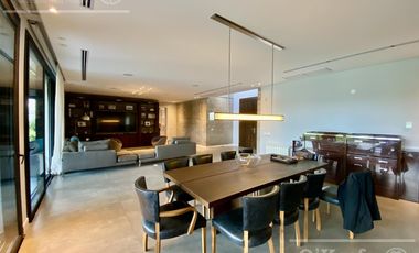 Casa  en venta en Greenville  de 7 ambientes con pileta con detalles de categoria !