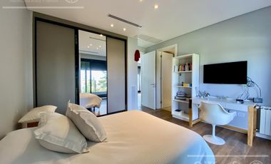 Casa  en venta en Greenville  de 7 ambientes con pileta con detalles de categoria !