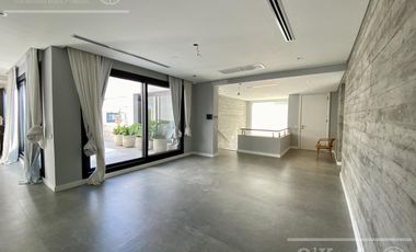 Casa  en venta en Greenville  de 7 ambientes con pileta con detalles de categoria !