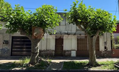 Casa de 3 ambientes al frente - Lanús Oeste