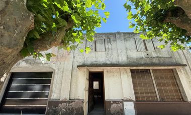 Casa de 3 ambientes al frente - Lanús Oeste