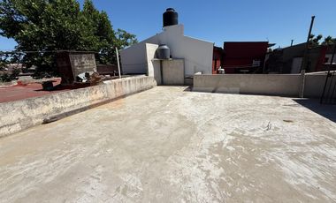 Casa de 3 ambientes al frente - Lanús Oeste