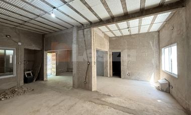 Casa de 3 ambientes al frente - Lanús Oeste