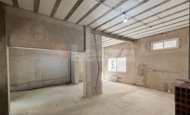 Casa de 3 ambientes al frente - Lanús Oeste