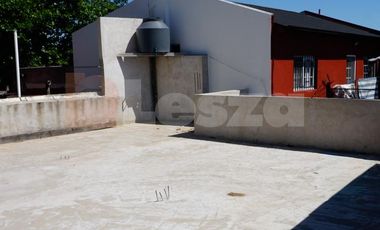 Casa de 3 ambientes al frente - Lanús Oeste