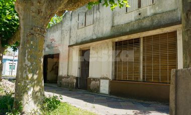 Casa de 3 ambientes al frente - Lanús Oeste