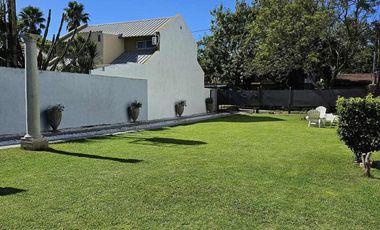 Oportunidad en  Barrio El Zorzal: Casa con Detalles Premium y Amplio Terreno