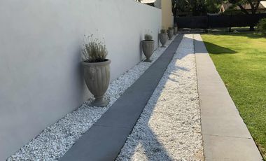 Oportunidad en  Barrio El Zorzal: Casa con Detalles Premium y Amplio Terreno