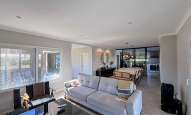 VENTA- HERMOSA CASA EN ALTOS DE CAMPO GRANDE