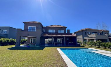 VENTA- HERMOSA CASA EN ALTOS DE CAMPO GRANDE