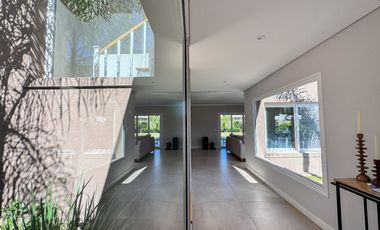 VENTA- HERMOSA CASA EN ALTOS DE CAMPO GRANDE