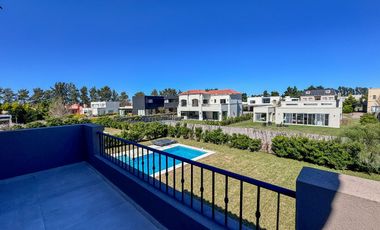 VENTA- HERMOSA CASA EN ALTOS DE CAMPO GRANDE