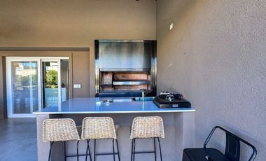 VENTA- HERMOSA CASA EN ALTOS DE CAMPO GRANDE