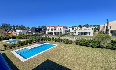 VENTA- HERMOSA CASA EN ALTOS DE CAMPO GRANDE